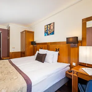 **** מלון Carlton Buda Castle הונגריה